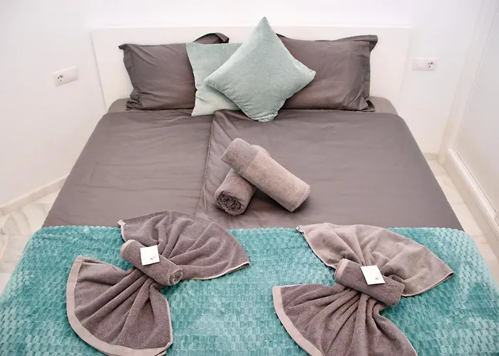 Duque Beachfront Elite Апартаменти *