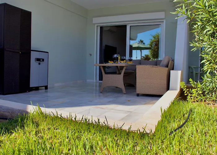 Duque Beachfront Elite Адехе