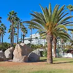 Duque Beachfront Elite 阿德耶