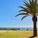 Duque Beachfront Elite 公寓
